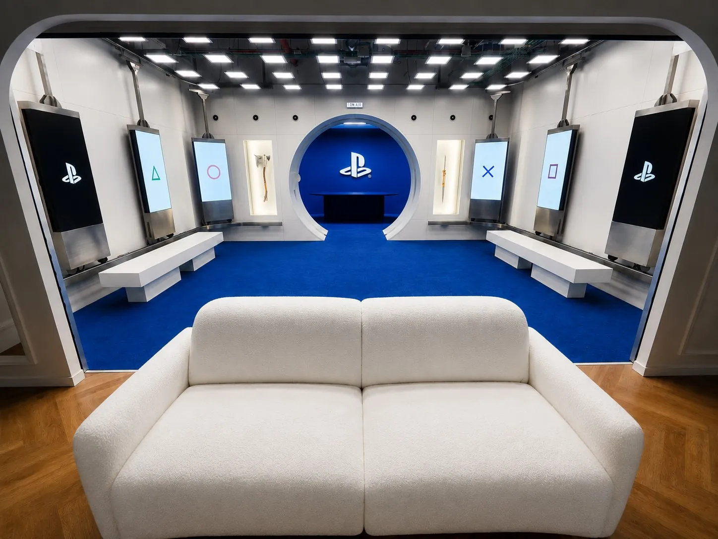Vista del showroom de PlayStation desde la zona lounge