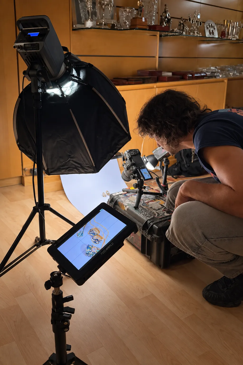 Equipo de AV TECH durante la producción de contenido audiovisual