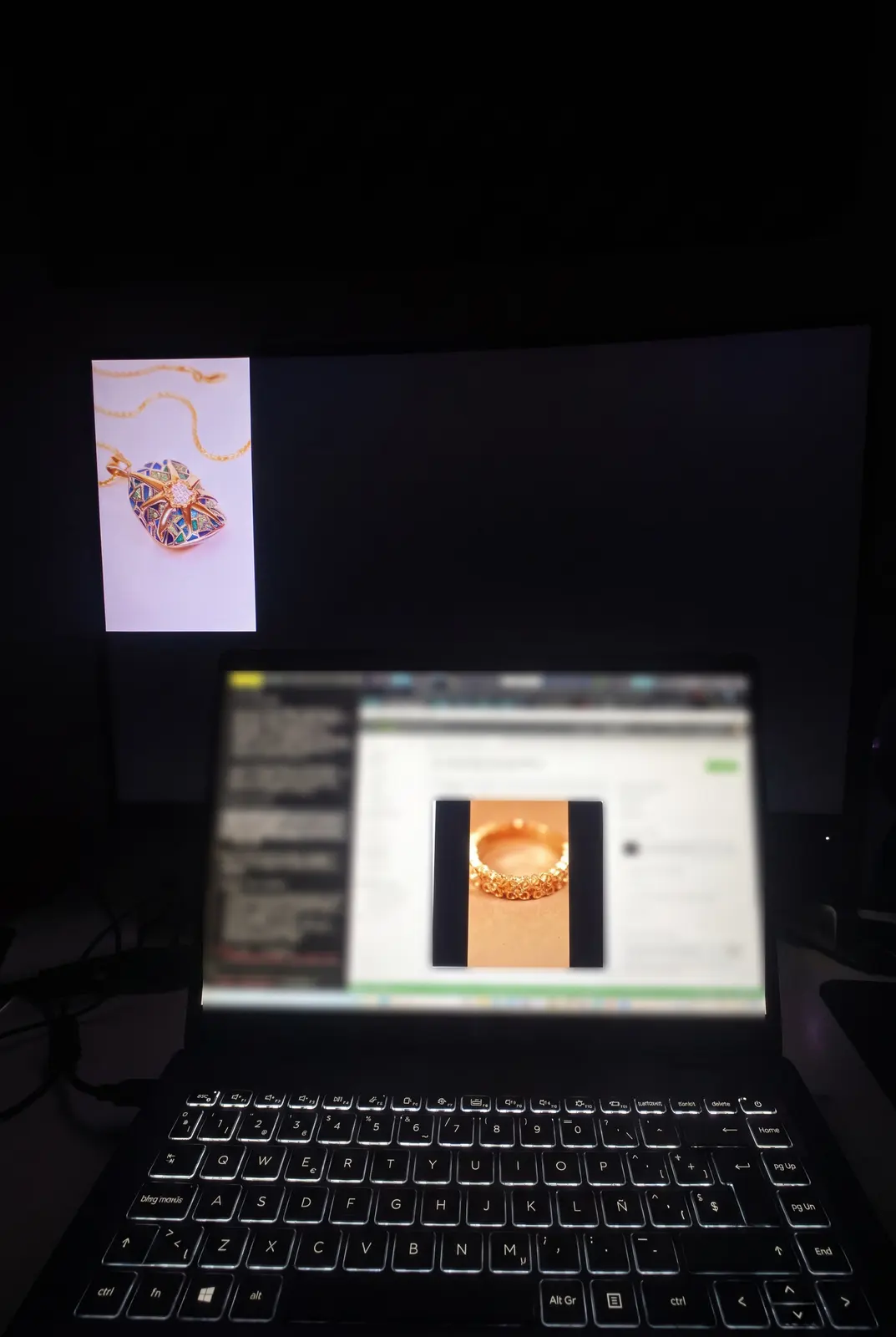 Gestión remota del contenido de la pantalla de Tomas Colomer desde un portátil