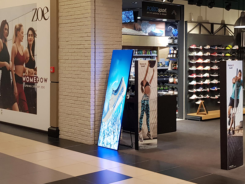 Pantalla LED portátil GOB Slim Stand videowall interior instalación comercial