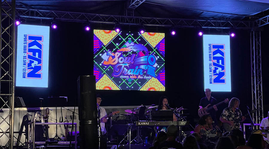 Panel LED outdoor P3.91 instalado en escenario festival al aire libre