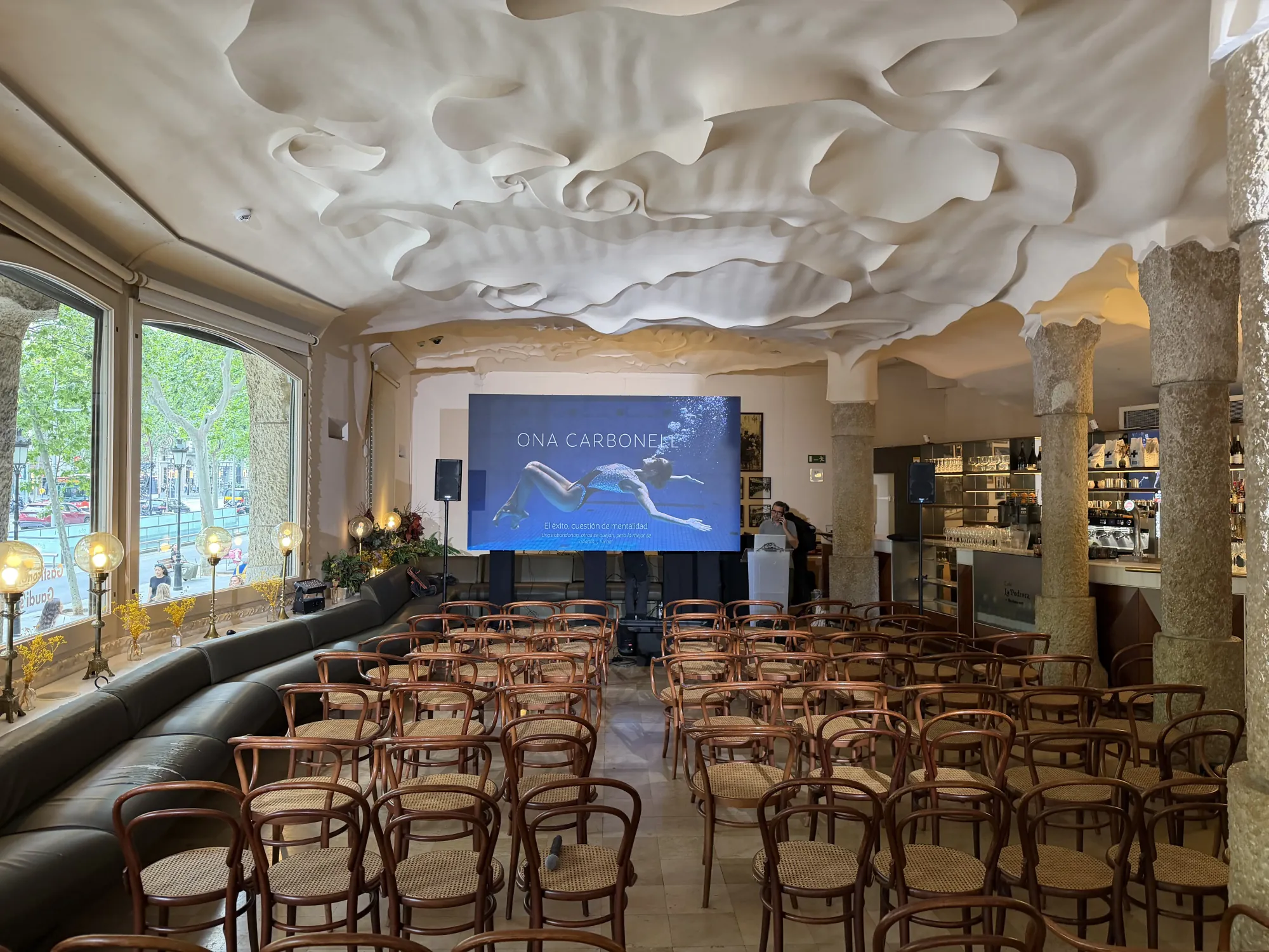 Sala preparada para el evento